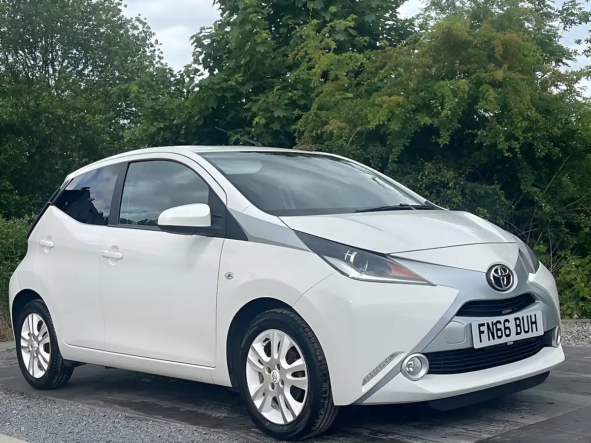 Used 2016 Toyota Aygo X-Pure White - Interior and Exterior details 5