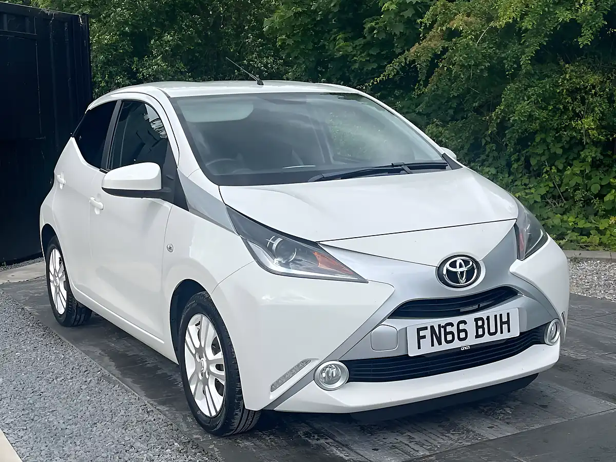 Used 2016 Toyota Aygo X-Pure White - Interior and Exterior details 6