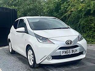 Used 2016 Toyota Aygo X-Pure White - Interior and Exterior details 8