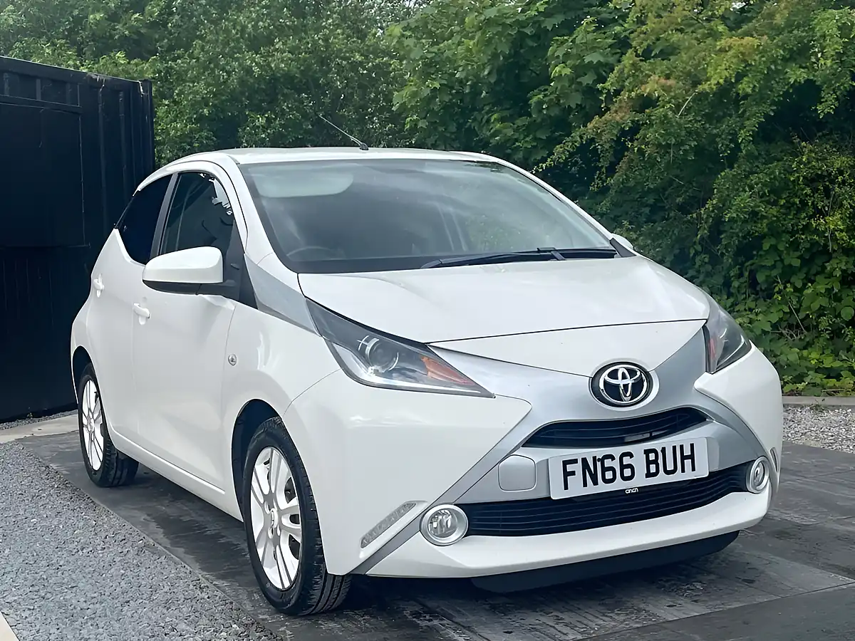 Used 2016 Toyota Aygo X-Pure White - Interior and Exterior details 8