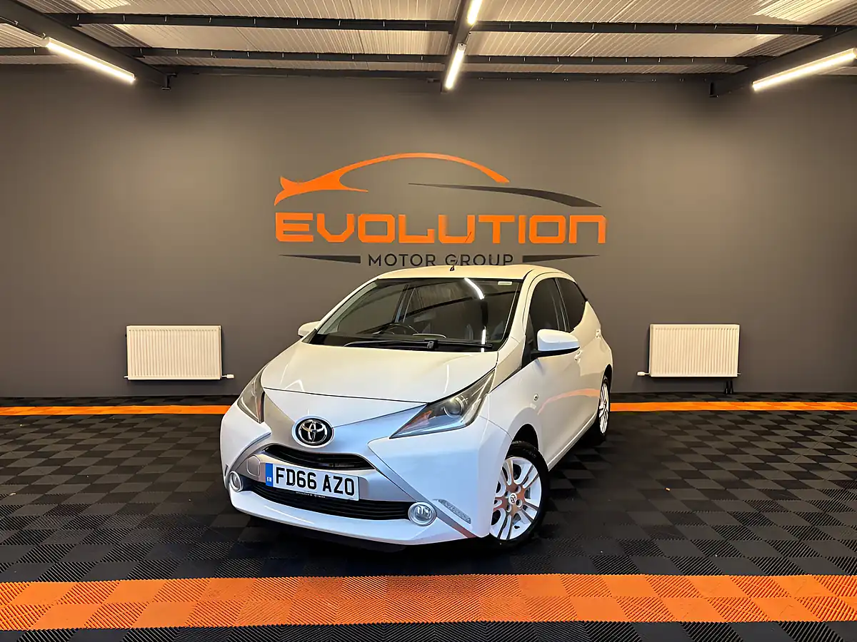 Used 2016 Toyota Aygo X-Pure White - Front View