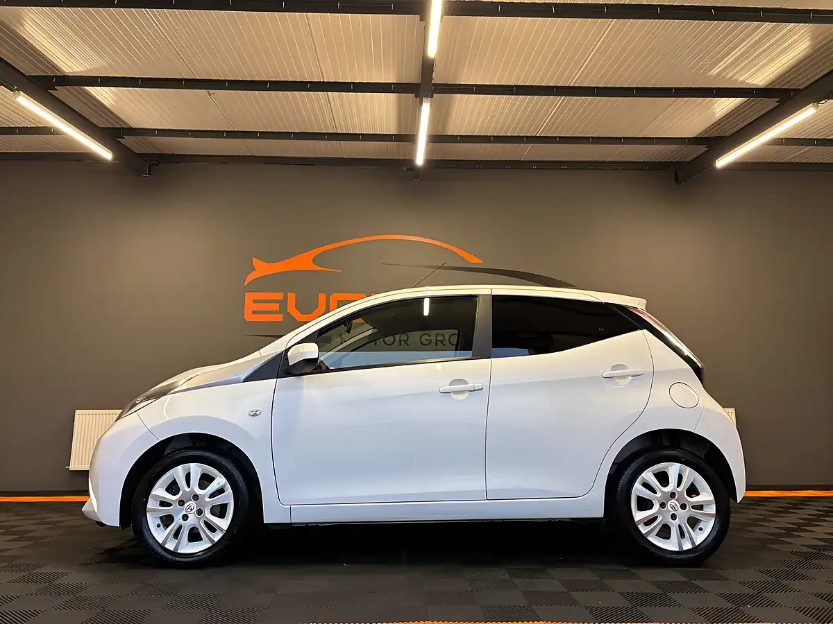 Used 2016 Toyota Aygo X-Pure White - Interior and Exterior details 10