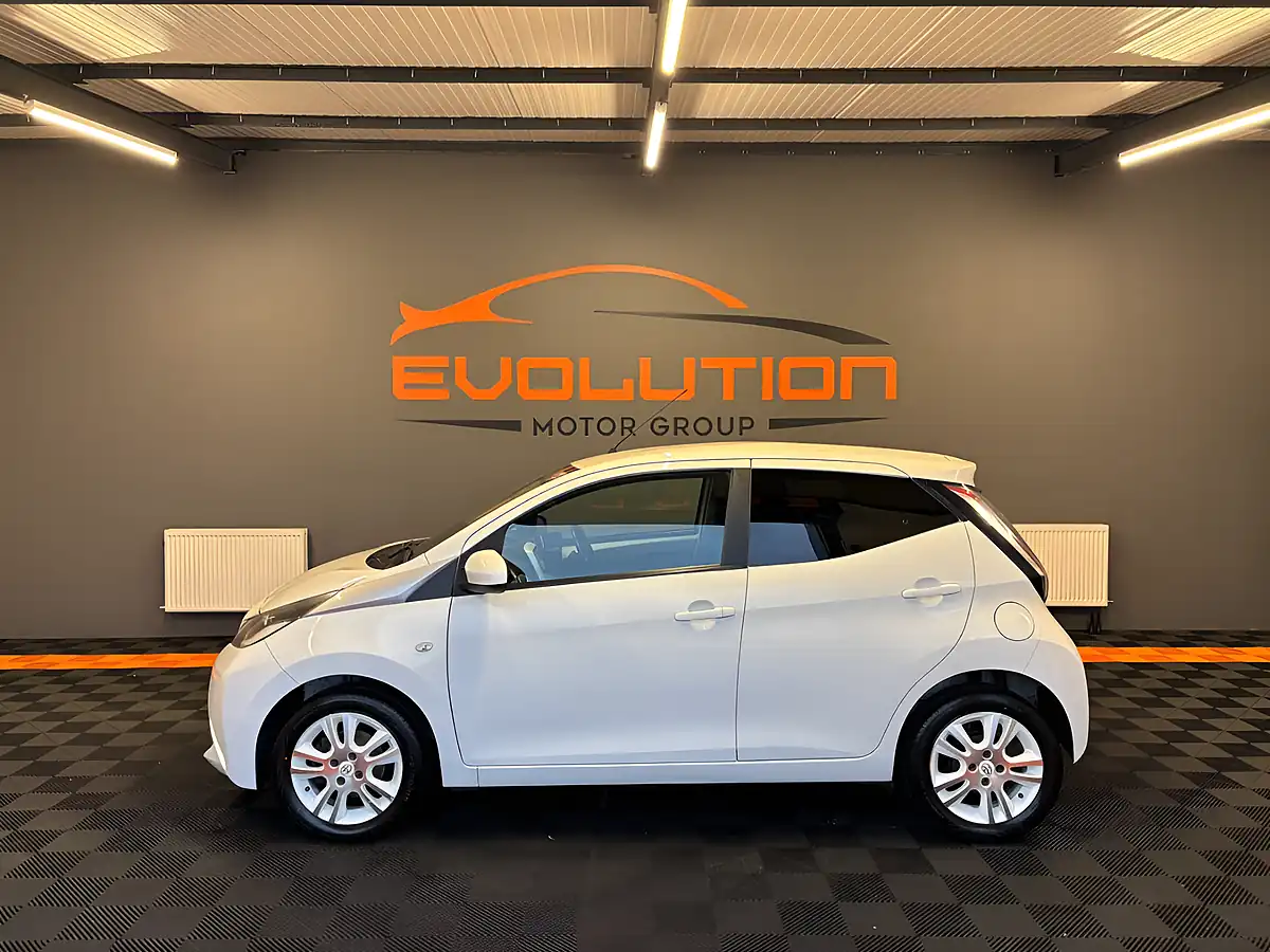 Used 2016 Toyota Aygo X-Pure White - Interior and Exterior details 7
