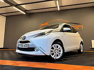 Used 2016 Toyota Aygo X-Pure White - Interior and Exterior details 8