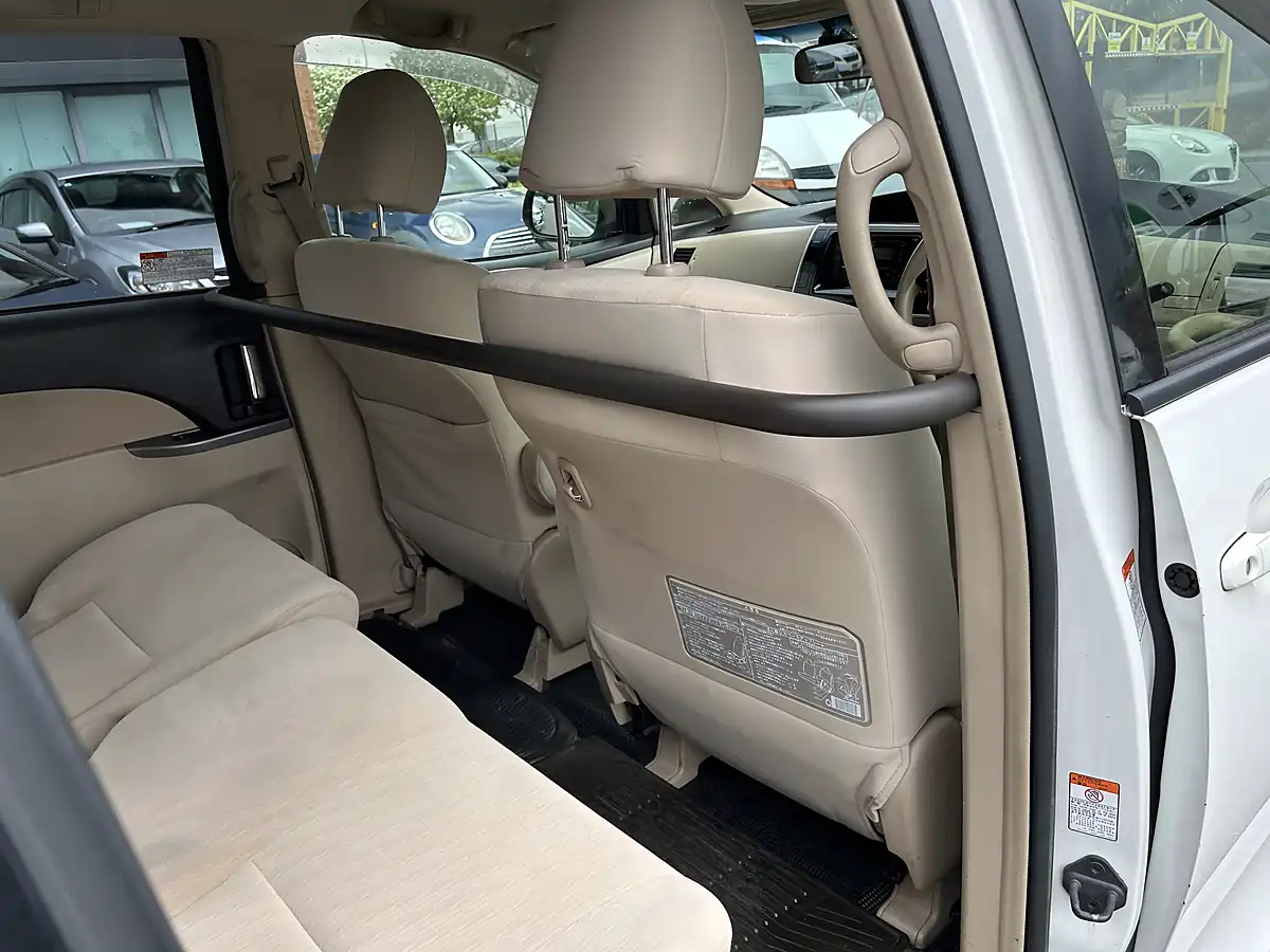 Used 2016 Toyota Estima 8 Seater White - Interior and Exterior details 11