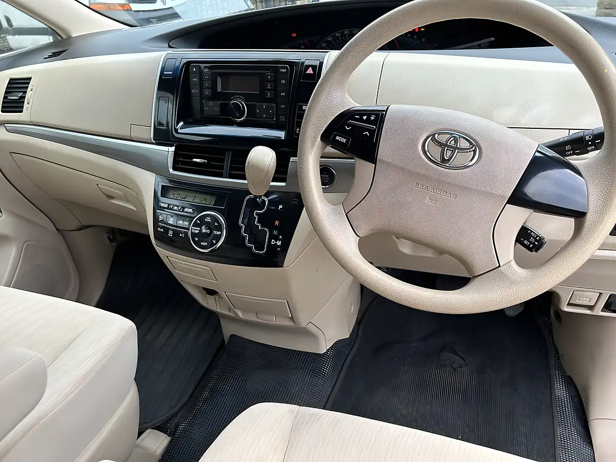 Used 2016 Toyota Estima 8 Seater White - Interior and Exterior details 14