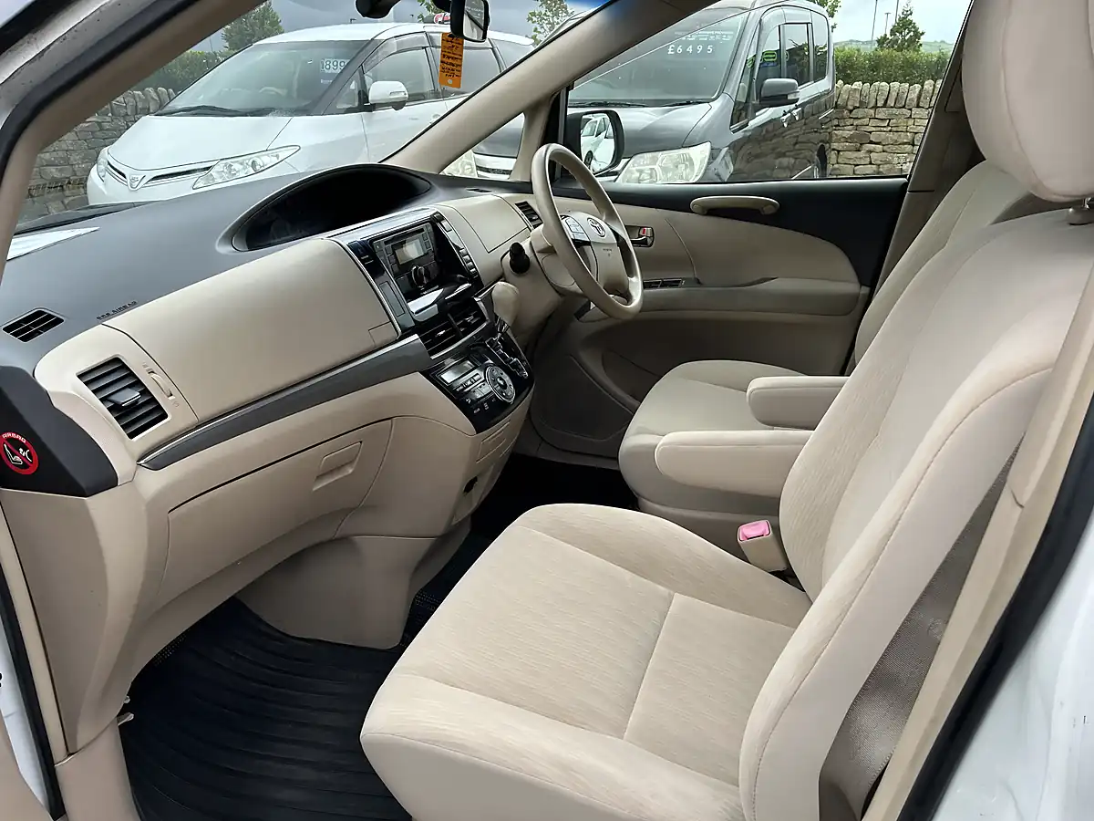 Used 2016 Toyota Estima 8 Seater White - Interior and Exterior details 16