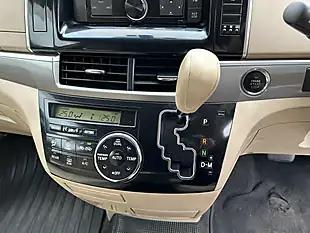 Used 2016 Toyota Estima 8 Seater White - Interior and Exterior details 18