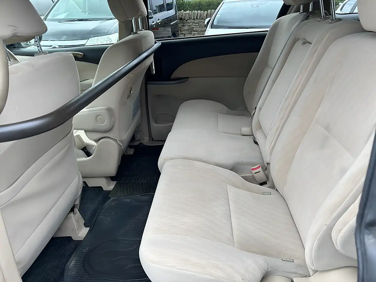 Used 2016 Toyota Estima 8 Seater White - Interior and Exterior details 5