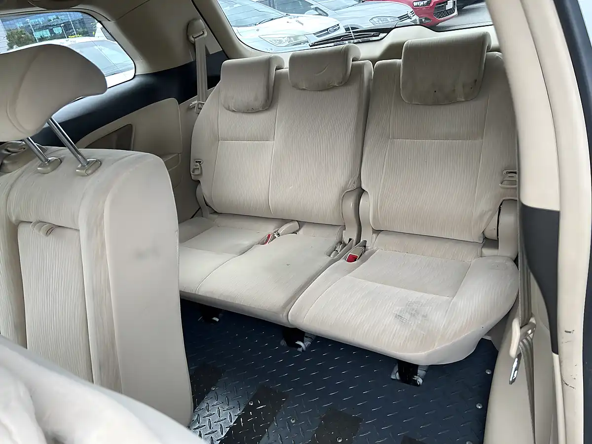 Used 2016 Toyota Estima 8 Seater White - Interior and Exterior details 6