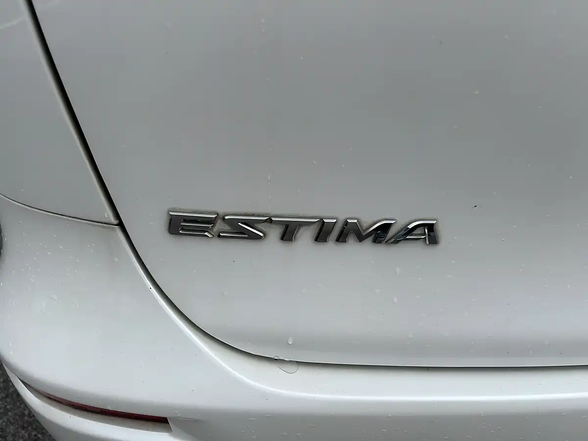 Used 2016 Toyota Estima 8 Seater White - Interior and Exterior details 9