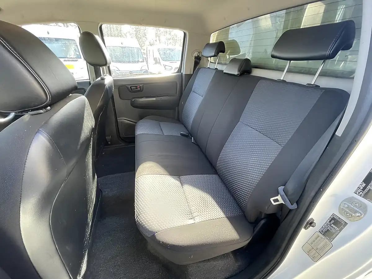 Used 2016 Toyota Hilux Active 4X4 White - Interior and Exterior details 11