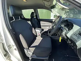 Used 2016 Toyota Hilux Active 4X4 White - Interior and Exterior details 5