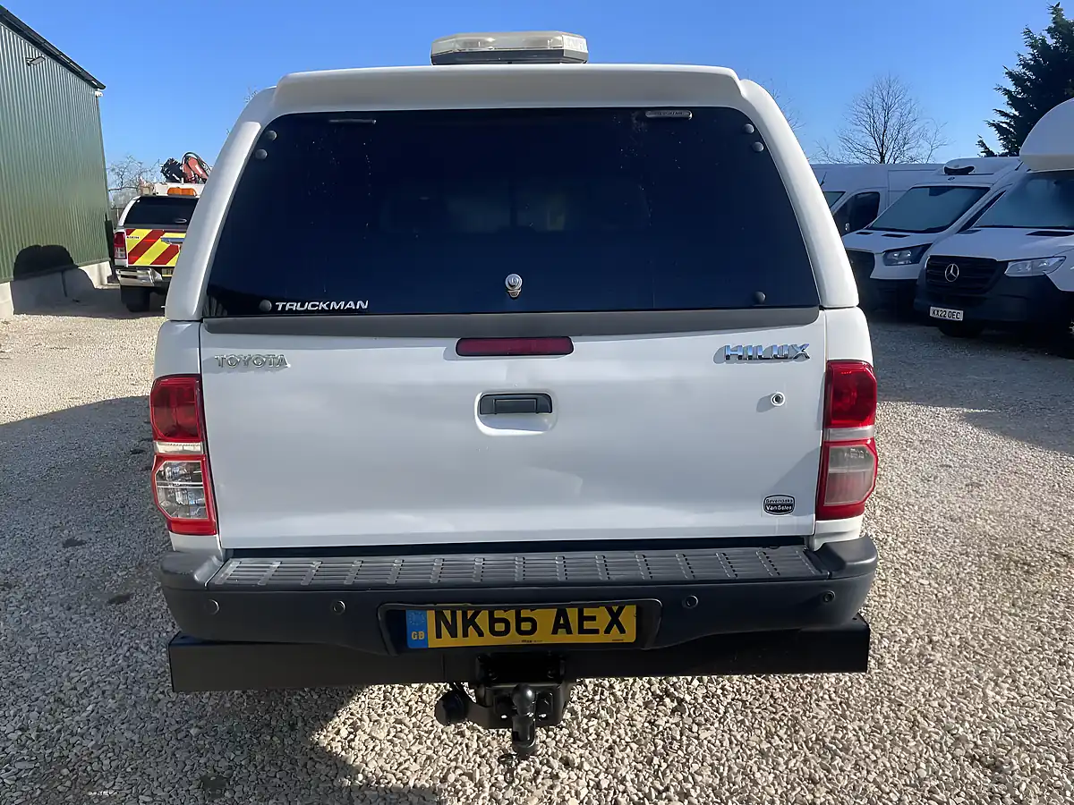 Used 2016 Toyota Hilux Active 4X4 White - Interior and Exterior details 8