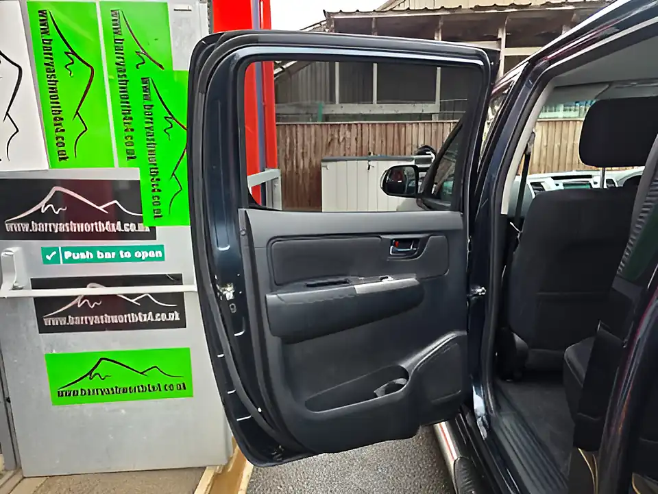 Used 2016 Toyota Hilux Invincible Grey - Interior and Exterior details 18