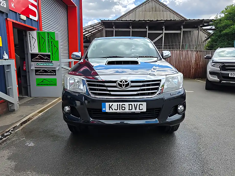 Used 2016 Toyota Hilux Invincible Grey - Interior and Exterior details 2