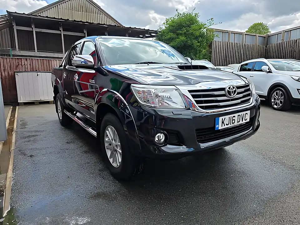 Used 2016 Toyota Hilux Invincible Grey - Interior and Exterior details 3