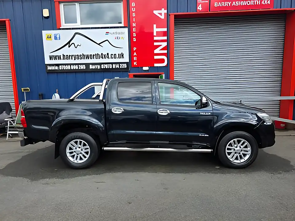Used 2016 Toyota Hilux Invincible Grey - Interior and Exterior details 4