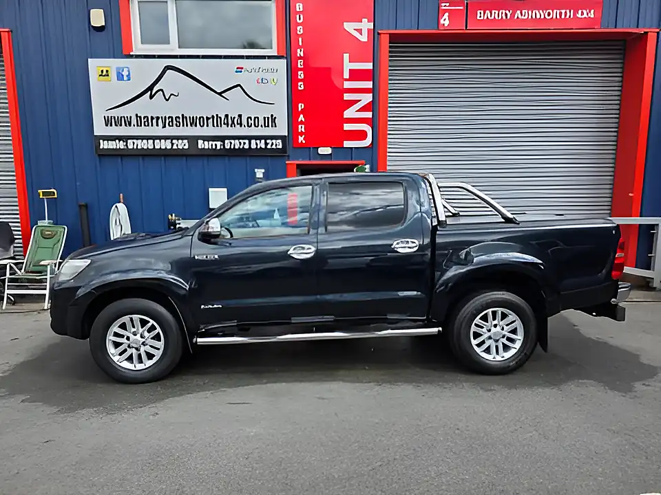 Used 2016 Toyota Hilux Invincible Grey - Interior and Exterior details 5