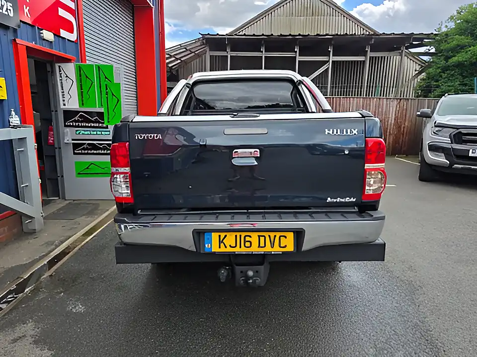 Used 2016 Toyota Hilux Invincible Grey - Interior and Exterior details 7