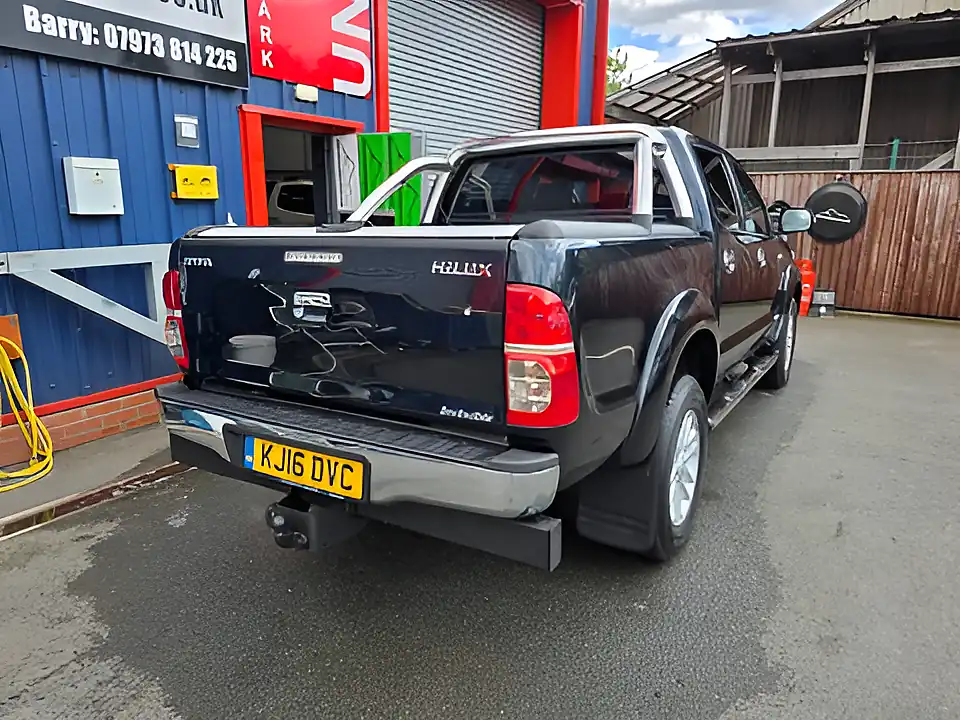 Used 2016 Toyota Hilux Invincible Grey - Interior and Exterior details 8