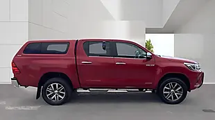 Used 2016 Toyota Hilux Invincible Red - Interior and Exterior details 5