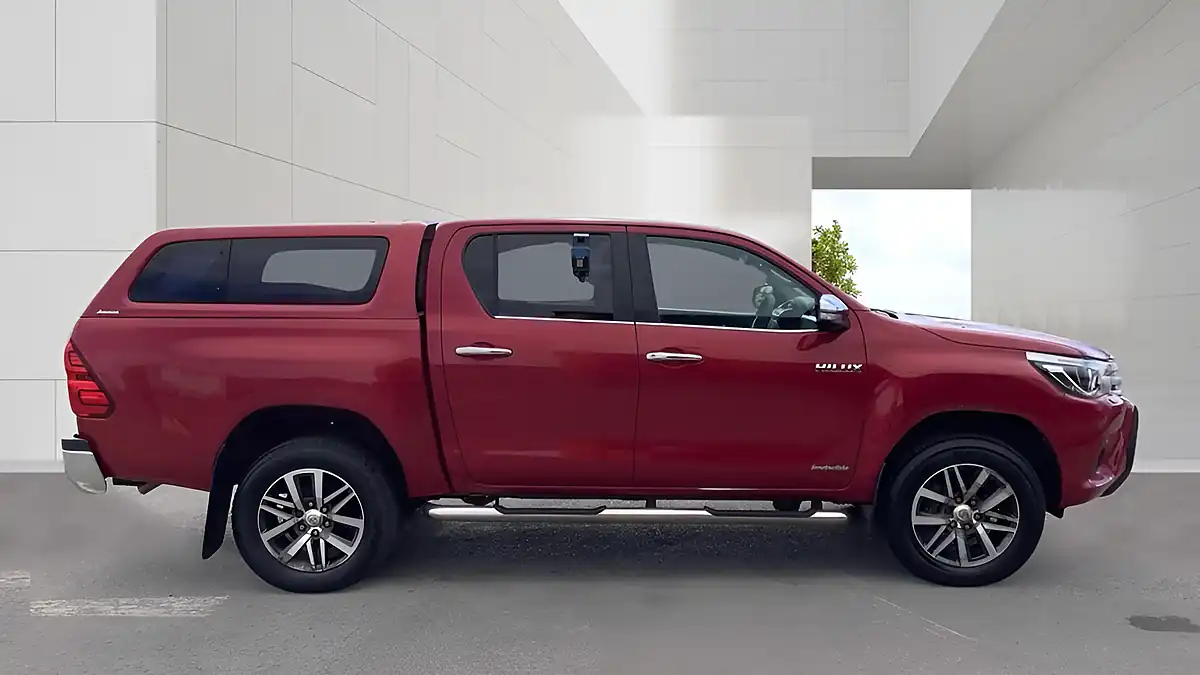 Used 2016 Toyota Hilux Invincible Red - Interior and Exterior details 5