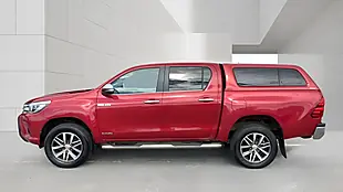Used 2016 Toyota Hilux Invincible Red - Interior and Exterior details 6
