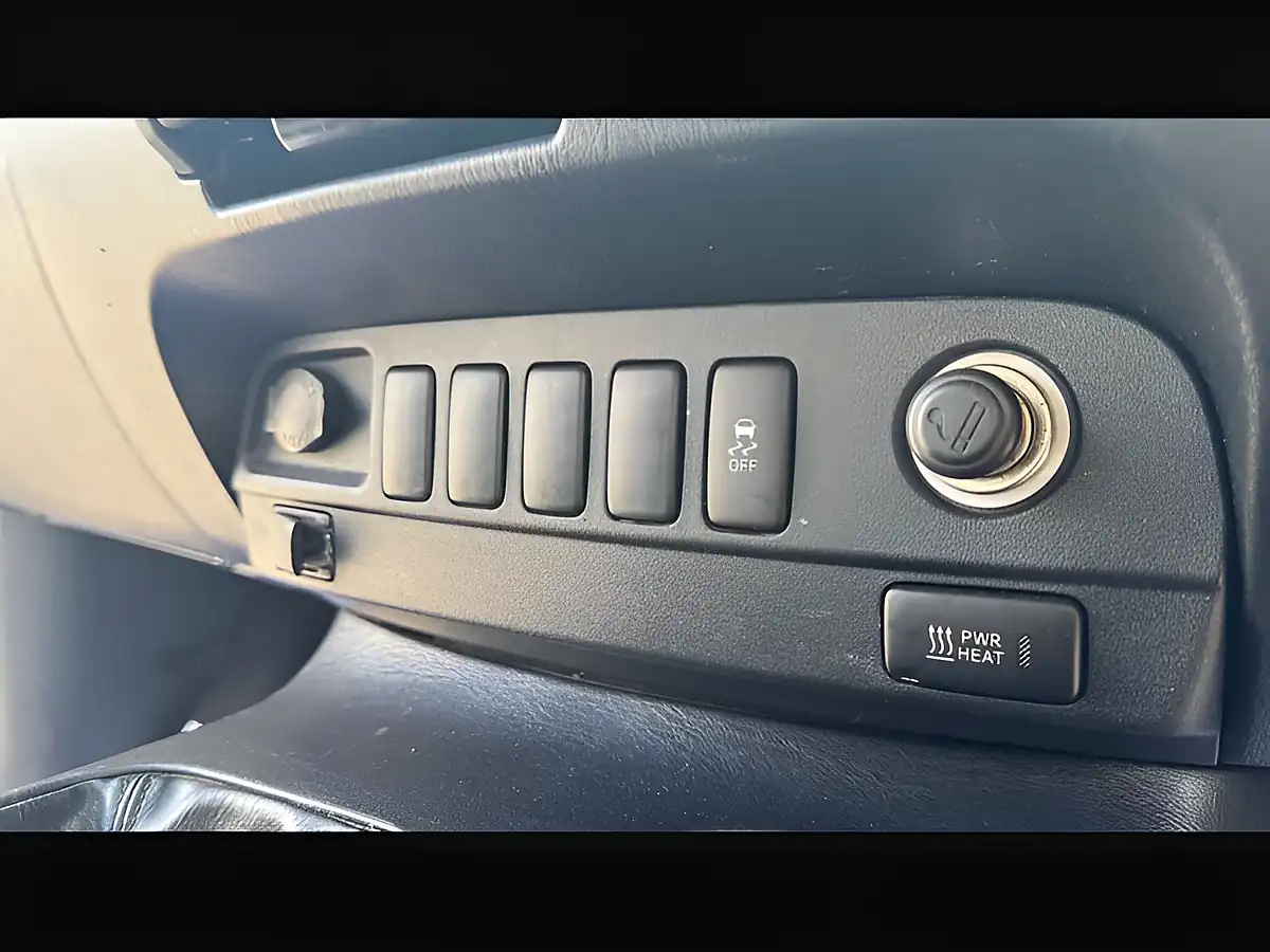 Used 2016 Toyota Hilux Invincible X Black - Interior and Exterior details 9