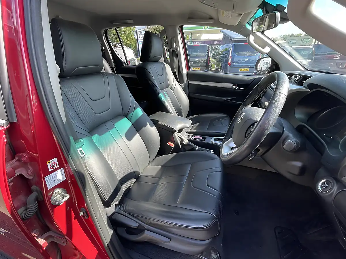 Used 2016 Toyota Hilux Invincible-X Red - Interior and Exterior details 11