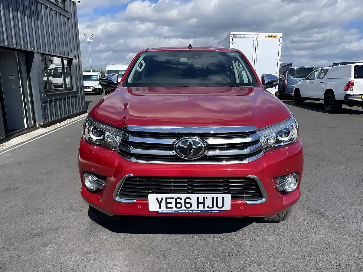 Used 2016 Toyota Hilux Invincible-X Red - Interior and Exterior details 3