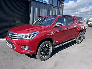 Used 2016 Toyota Hilux Invincible-X Red - Interior and Exterior details 4