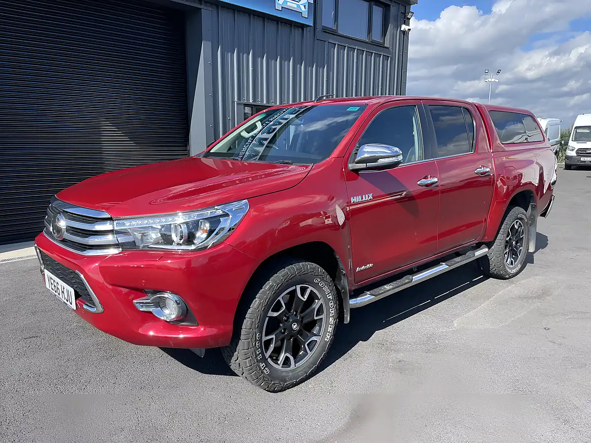 Used 2016 Toyota Hilux Invincible-X Red - Interior and Exterior details 4