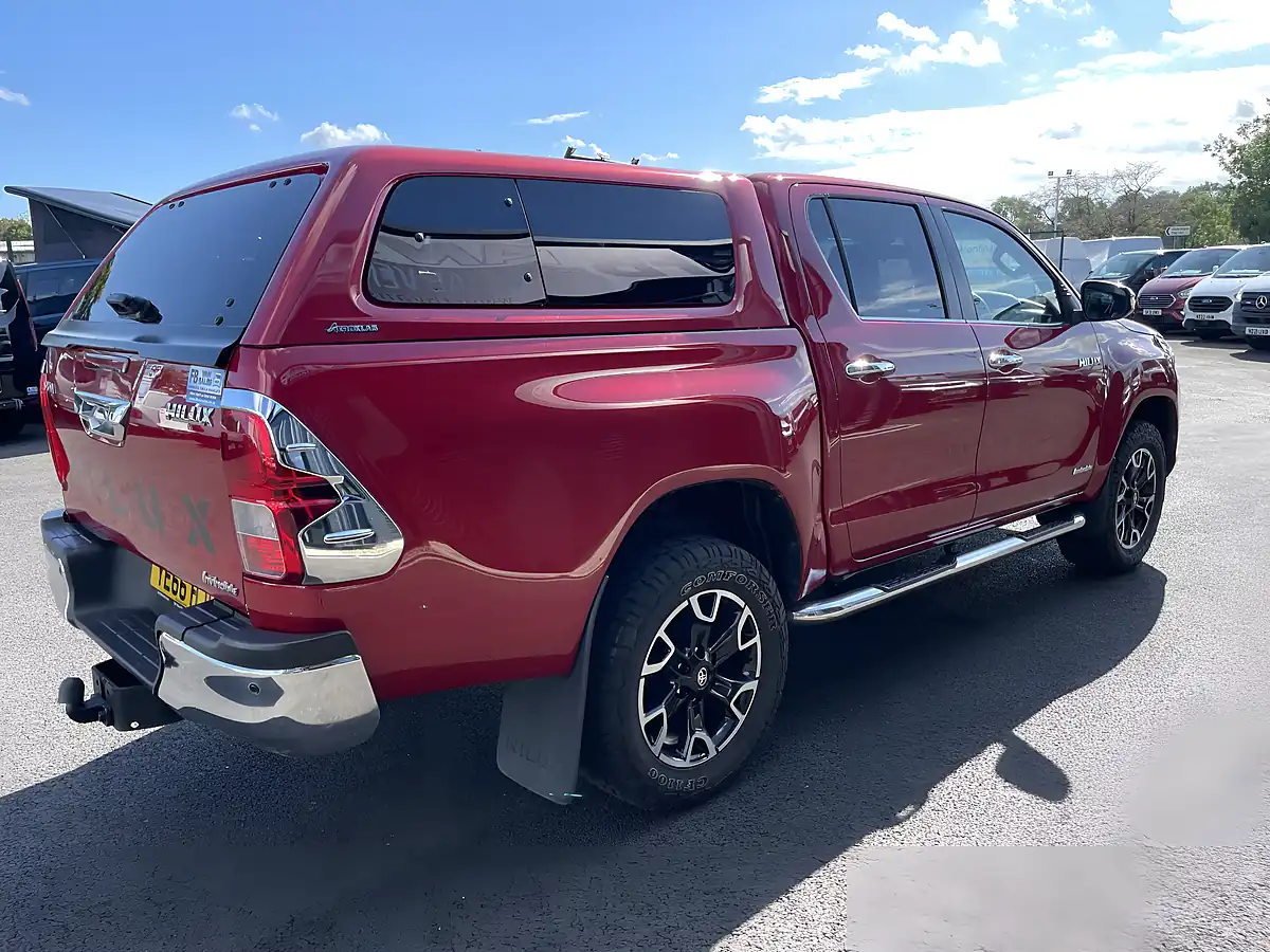 Used 2016 Toyota Hilux Invincible-X Red - Interior and Exterior details 7