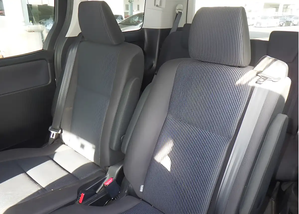 Used 2016 Toyota Noha Silver - Interior and Exterior details 6
