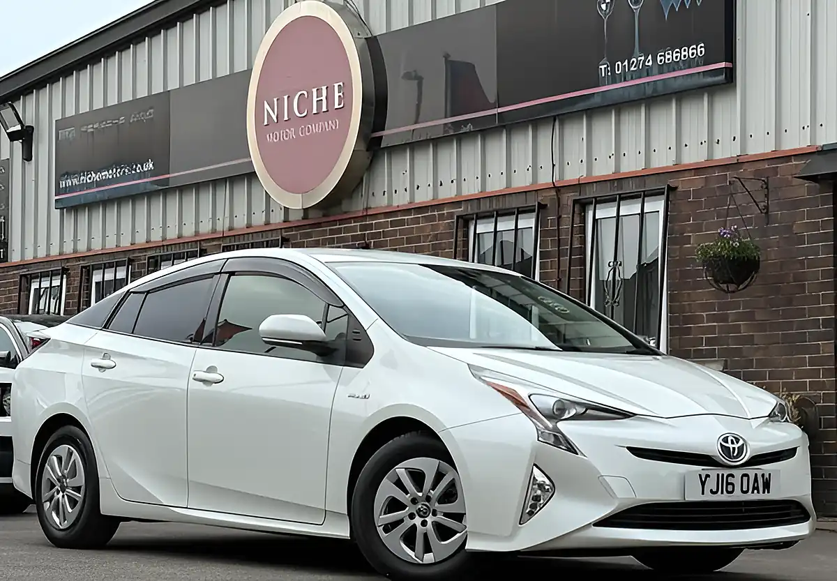 Used 2016 Toyota Prius Active White - Front View
