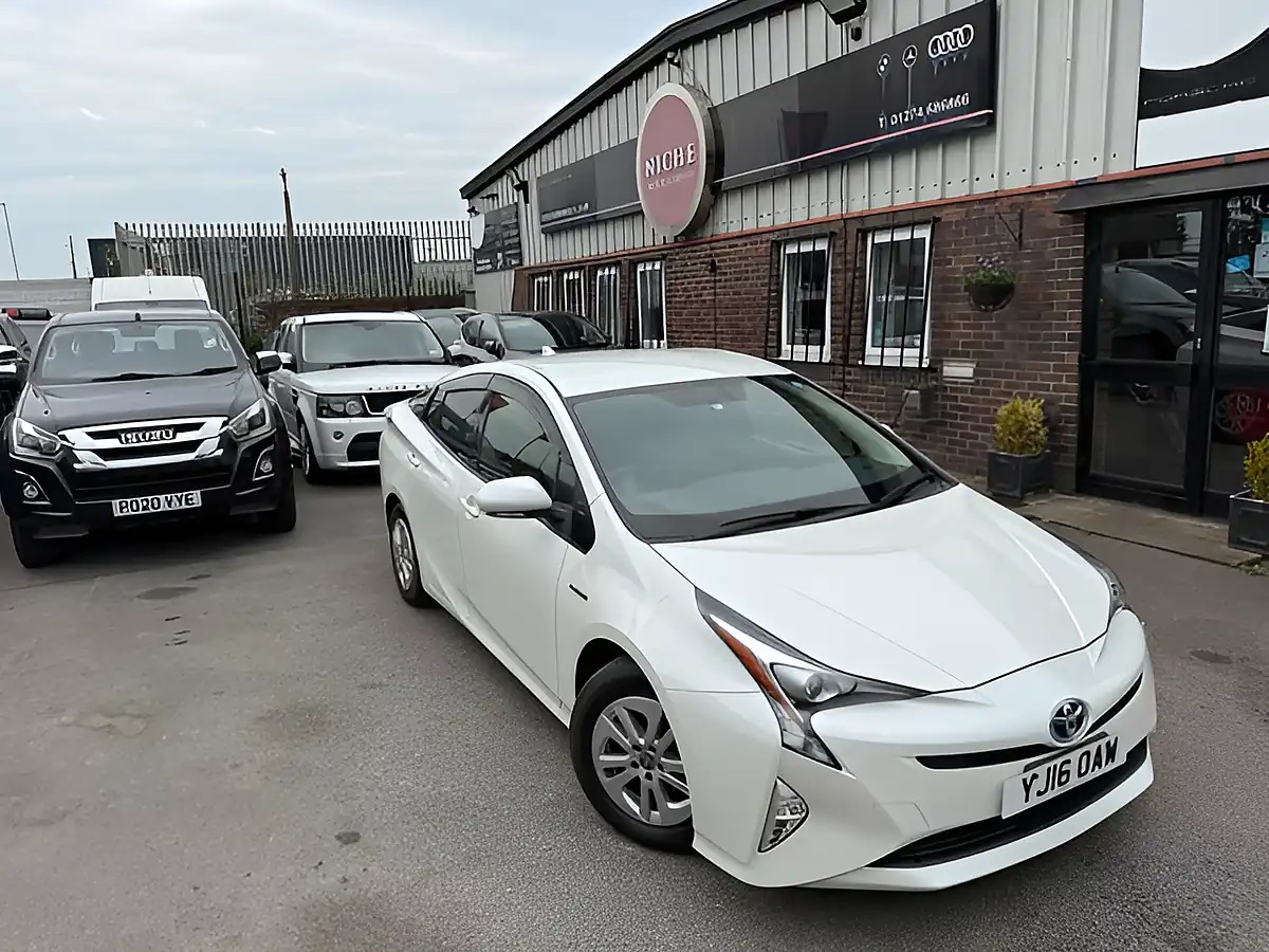 Used 2016 Toyota Prius Active White - Interior and Exterior details 9