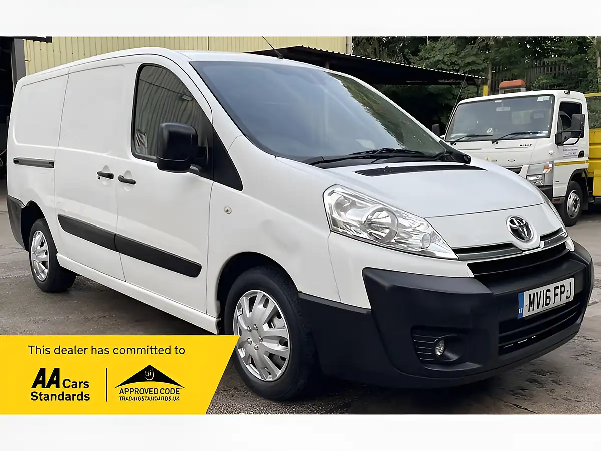 Used 2016 Toyota Proace L2 H1 White - Front View