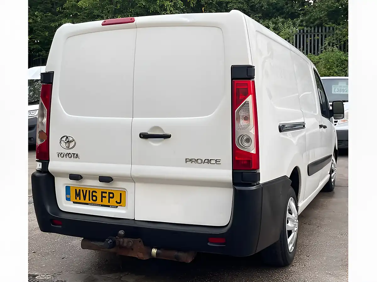 Used 2016 Toyota Proace L2 H1 White - Interior and Exterior details 10