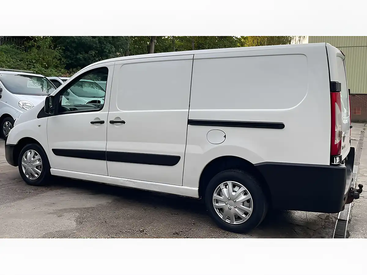 Used 2016 Toyota Proace L2 H1 White - Interior and Exterior details 12