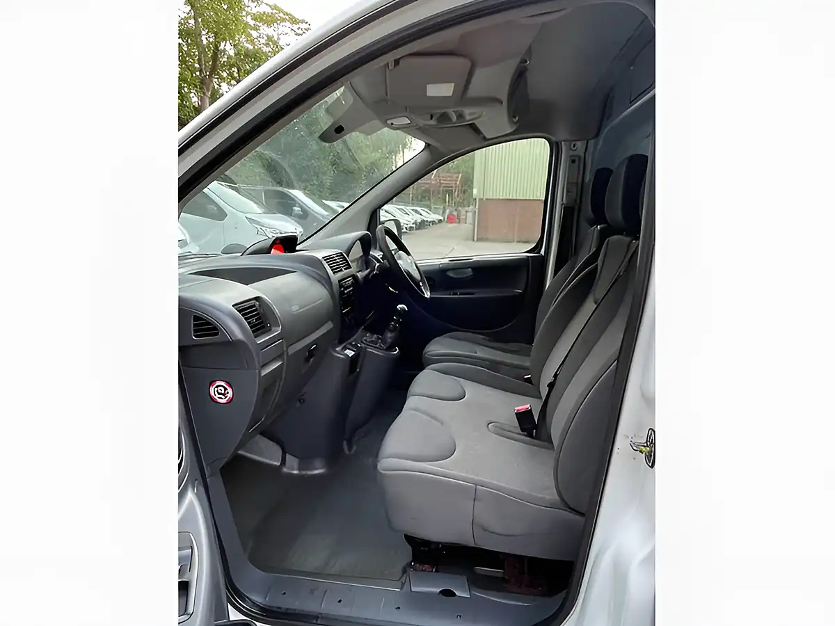 Used 2016 Toyota Proace L2 H1 White - Interior and Exterior details 19