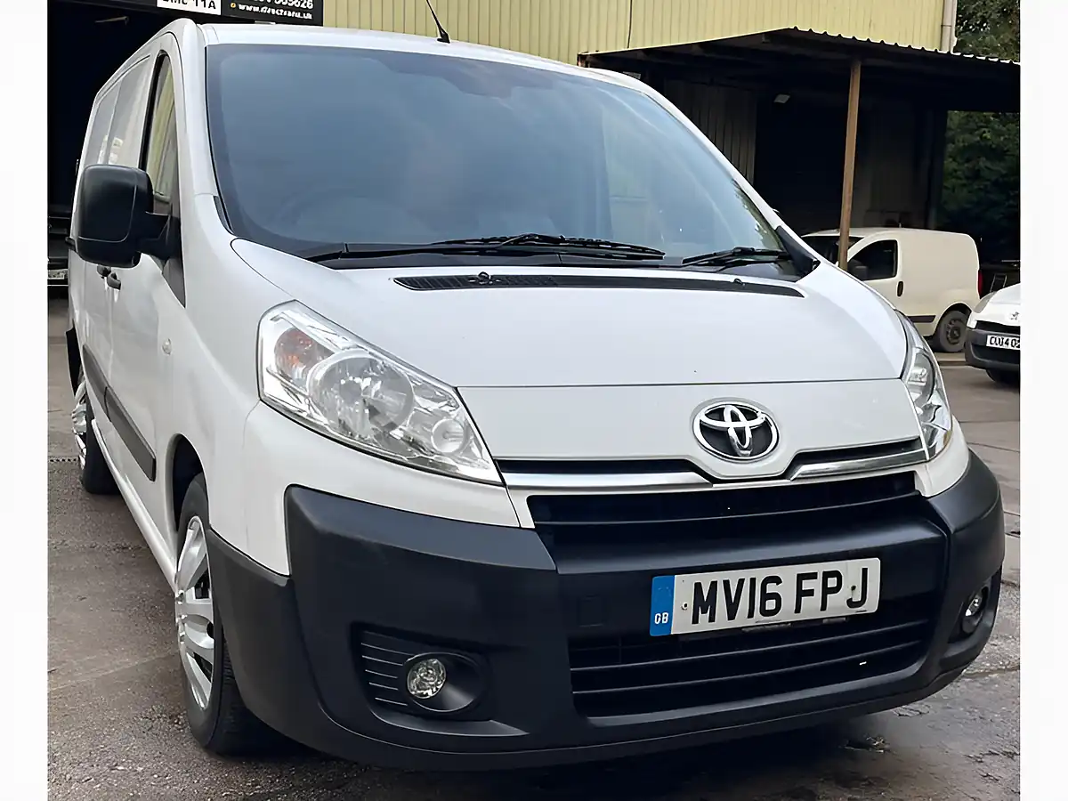 Used 2016 Toyota Proace L2 H1 White - Interior and Exterior details 3