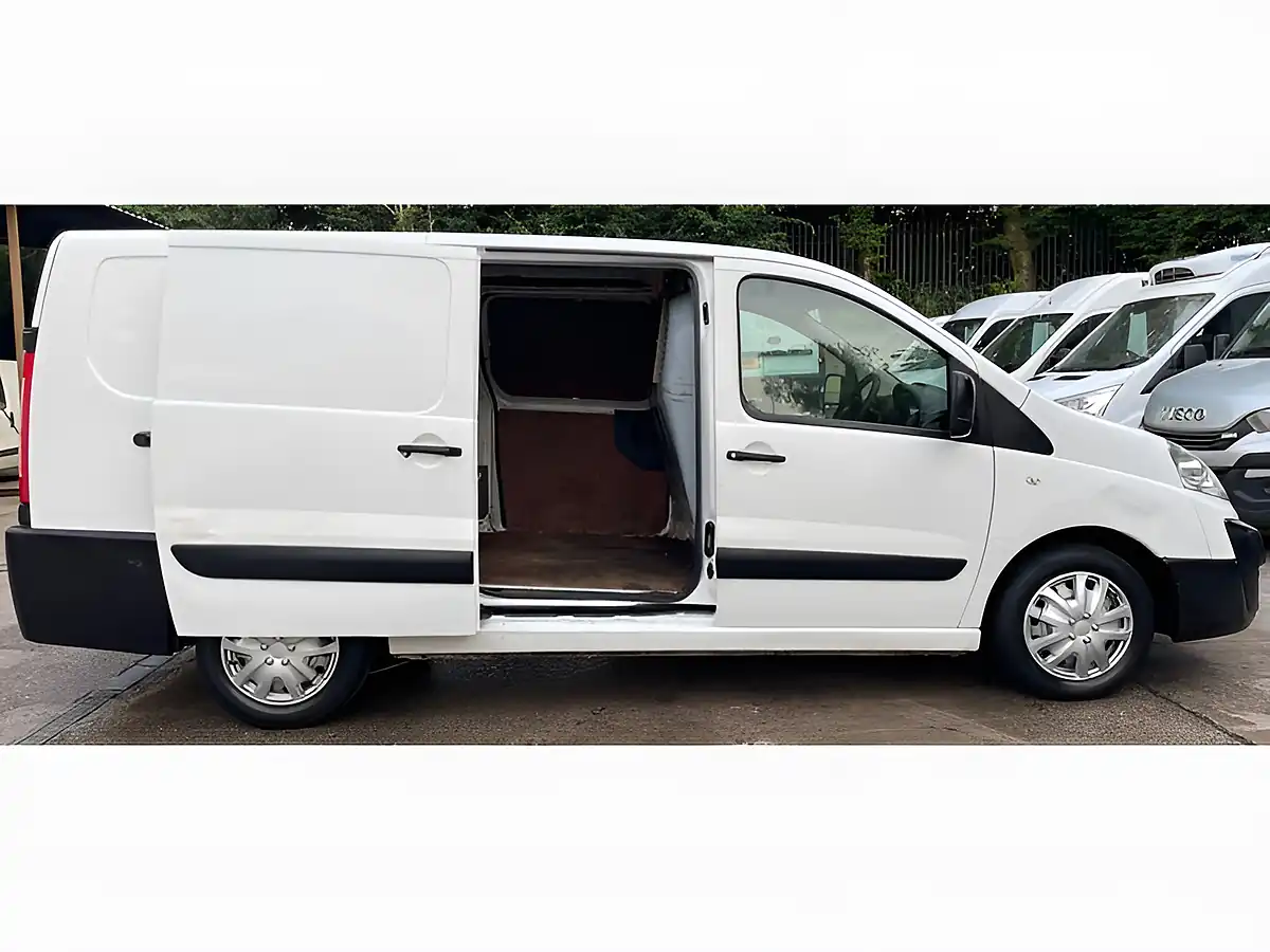 Used 2016 Toyota Proace L2 H1 White - Interior and Exterior details 7