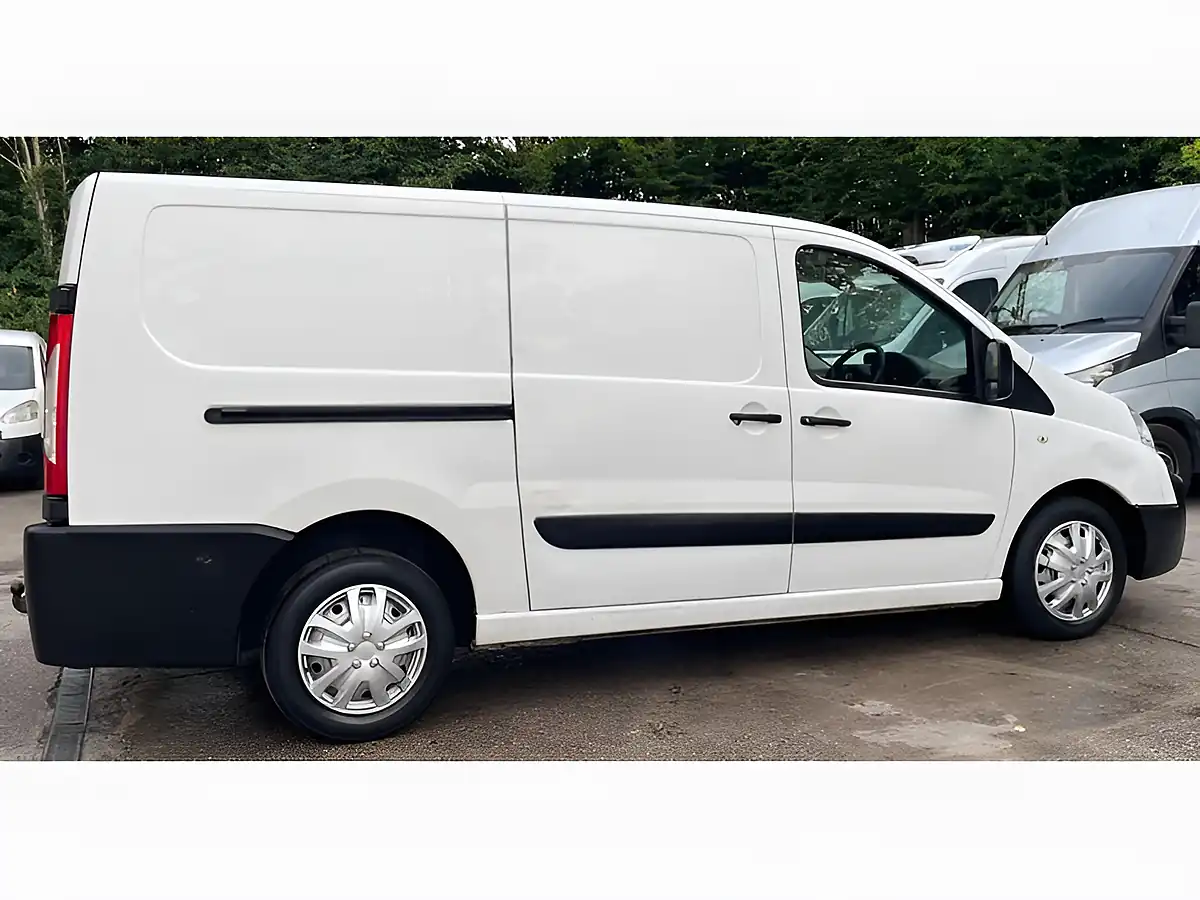 Used 2016 Toyota Proace L2 H1 White - Interior and Exterior details 9