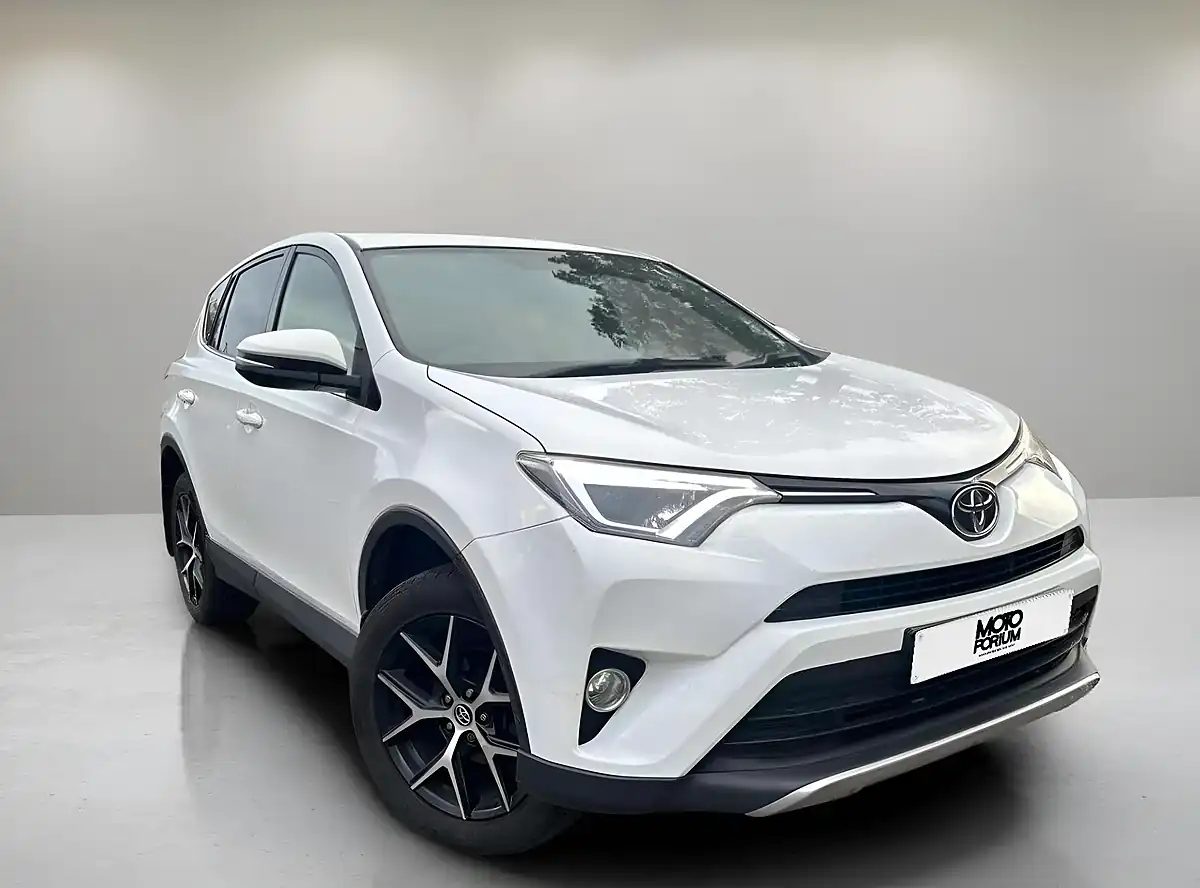 Used 2016 Toyota RAV4 Icon White - Front View