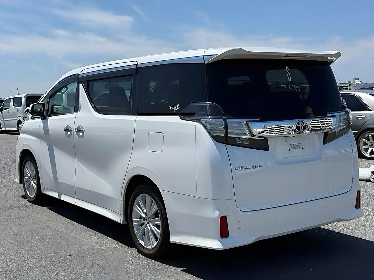 Used 2016 Toyota Vellfire Z (7 Seater) White - Interior and Exterior details 3