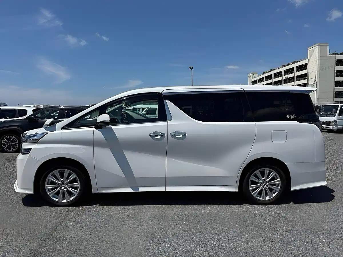 Used 2016 Toyota Vellfire Z (7 Seater) White - Interior and Exterior details 7