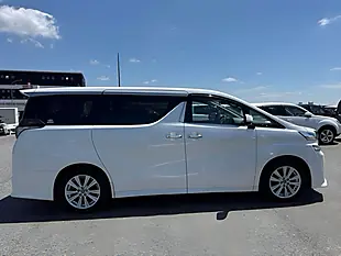 Used 2016 Toyota Vellfire Z (7 Seater) White - Interior and Exterior details 8