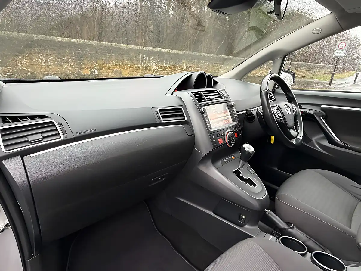 Used 2016 Toyota Verso Design Silver - Interior and Exterior details 10