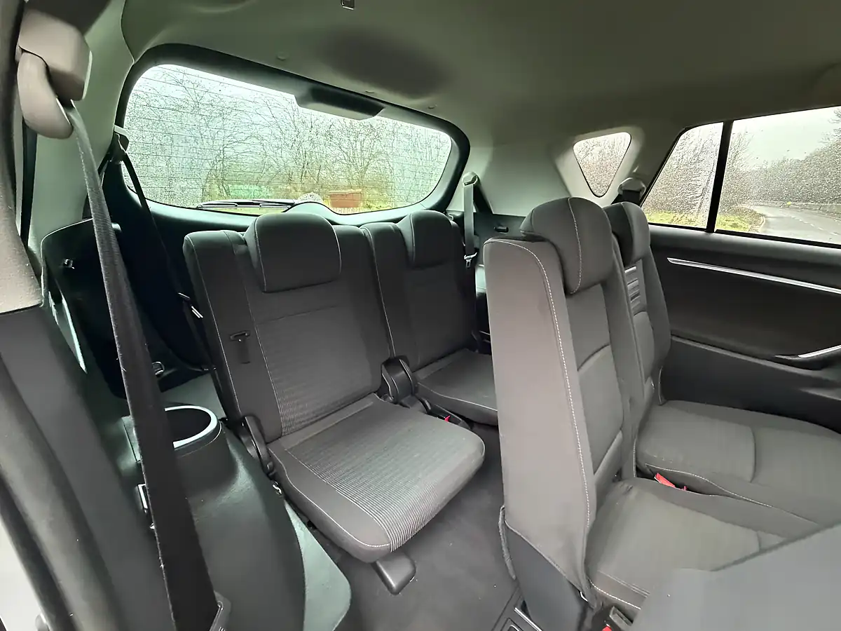 Used 2016 Toyota Verso Design Silver - Interior and Exterior details 11